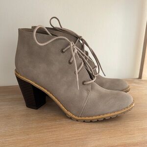 Restricted - Women's Lace-Up Ankle Boots - Gray